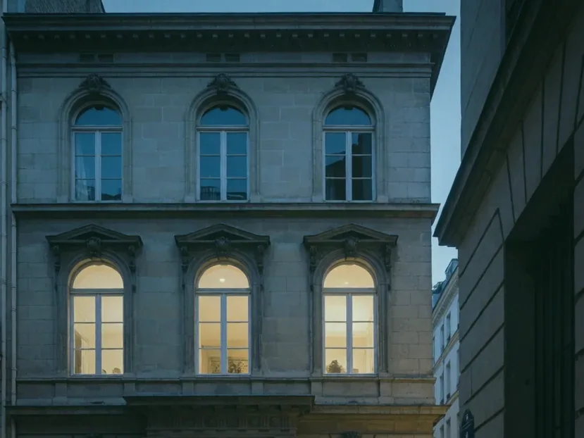 La façade de brique, rue Saint-Nicolas